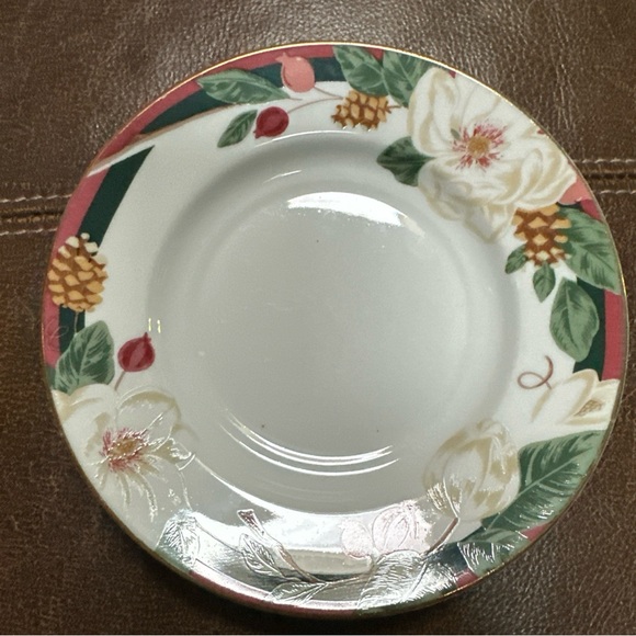 Vintage Tienshan Magnolia Fine China 6" Saucer Christmas Replacement - Picture 2 of 3